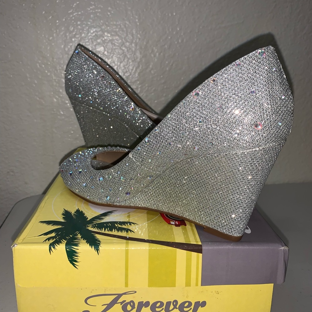 Mid Platform heels that are sparkly, size 7.5, color: silver